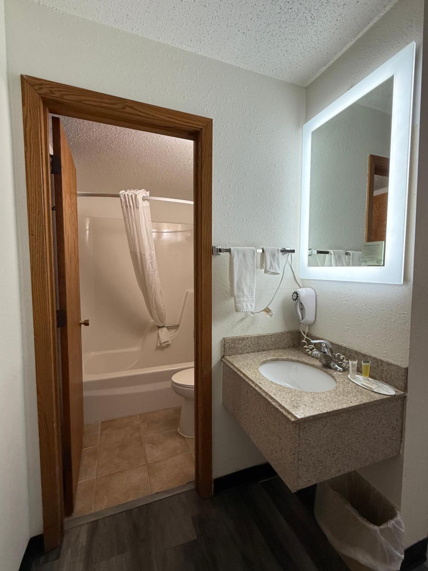 Super 8 By Wyndham West Fargo Main Ave Nd Motel Eksteriør bilde